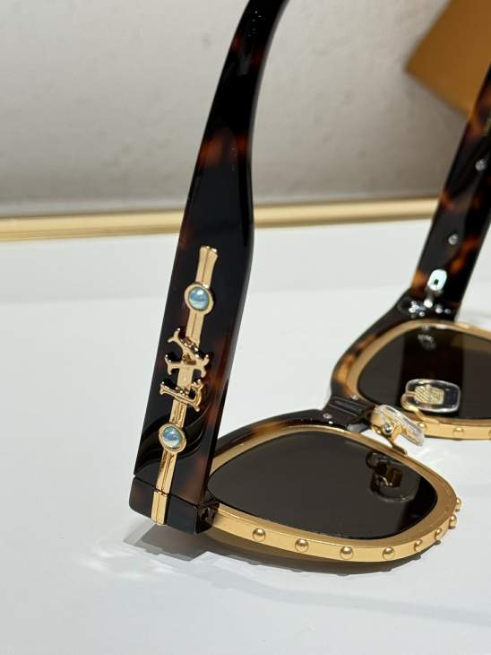 Picture of Louis Vuitton Sunglasses _SKUfw75840739fw